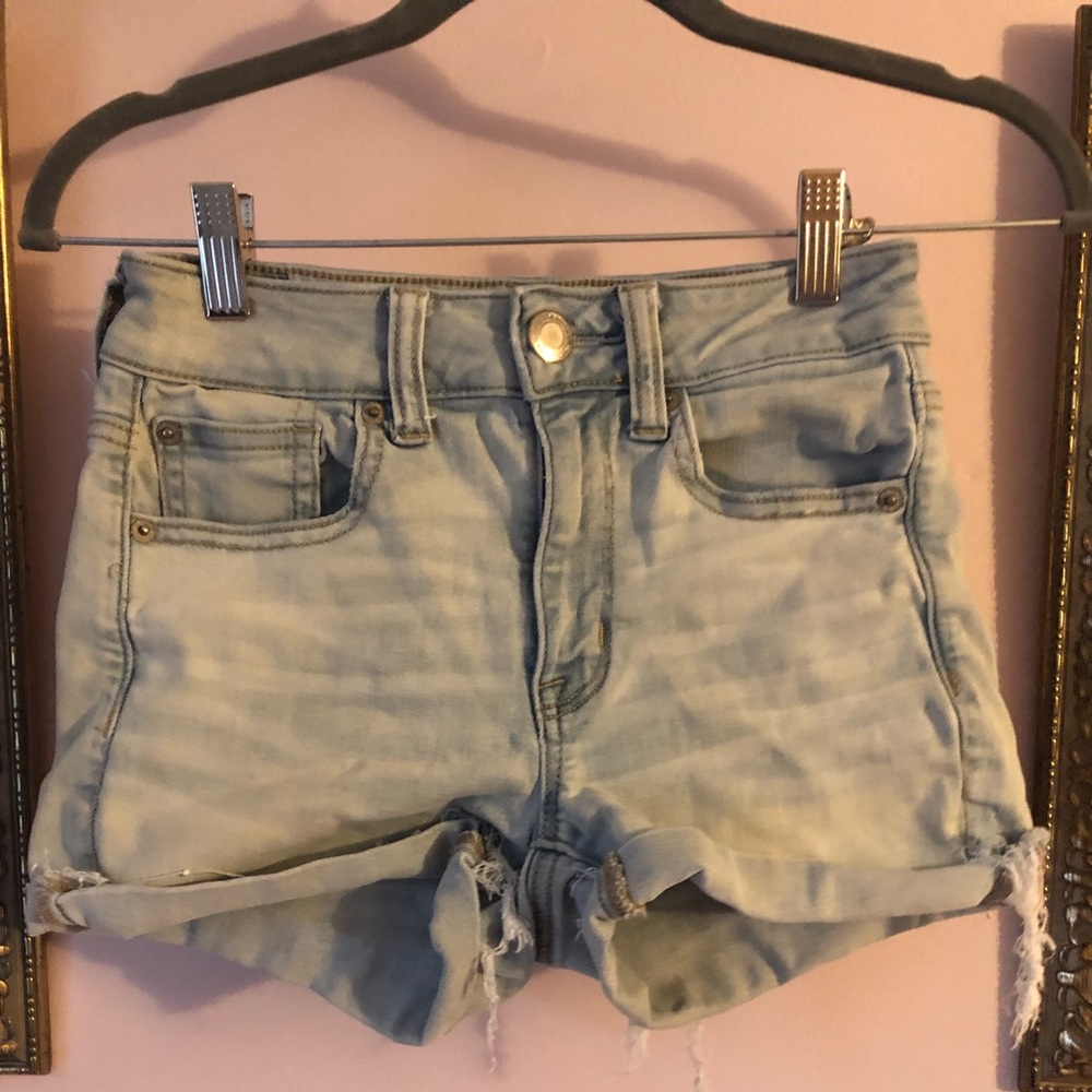 Very cute light wash American Eagle shorts